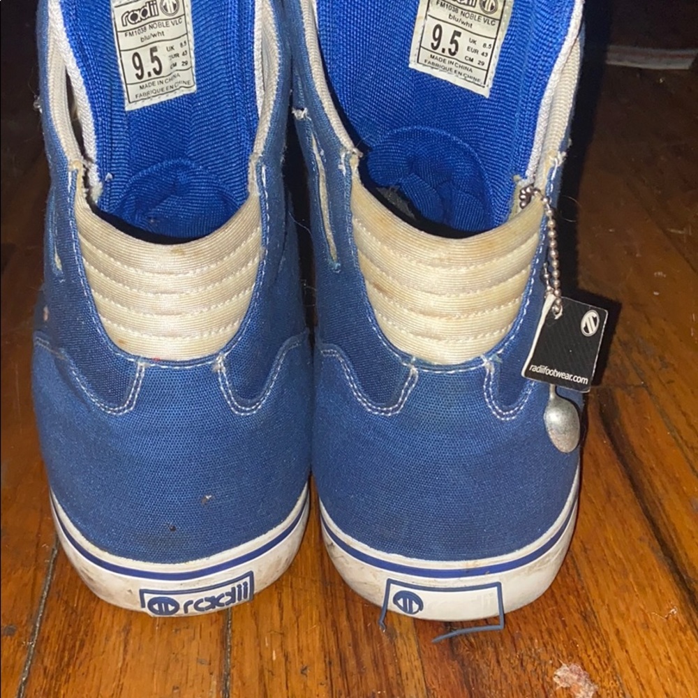 Used - Picture 3 of 3